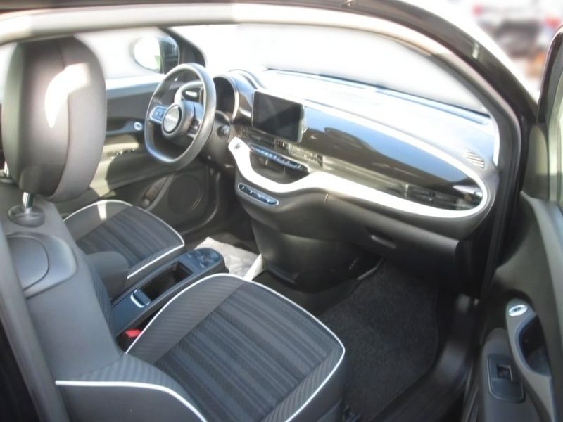Gebraucht Fiat 500e Action 69 kW (95 PS) 2022 Schwarz Limousine