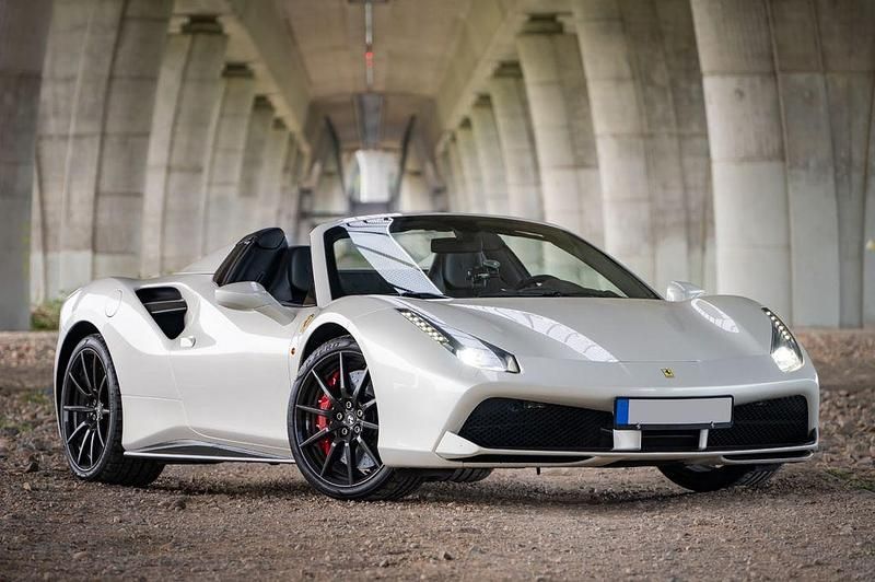 Weiß Gebraucht 2017 Ferrari 488 Cabrio | 210.000 € - Bild 1/4