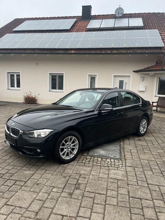 Schwarz Gebraucht 2017 BMW 318 Limousine | 9.800 € (Superpreis) - Bild 1/4
