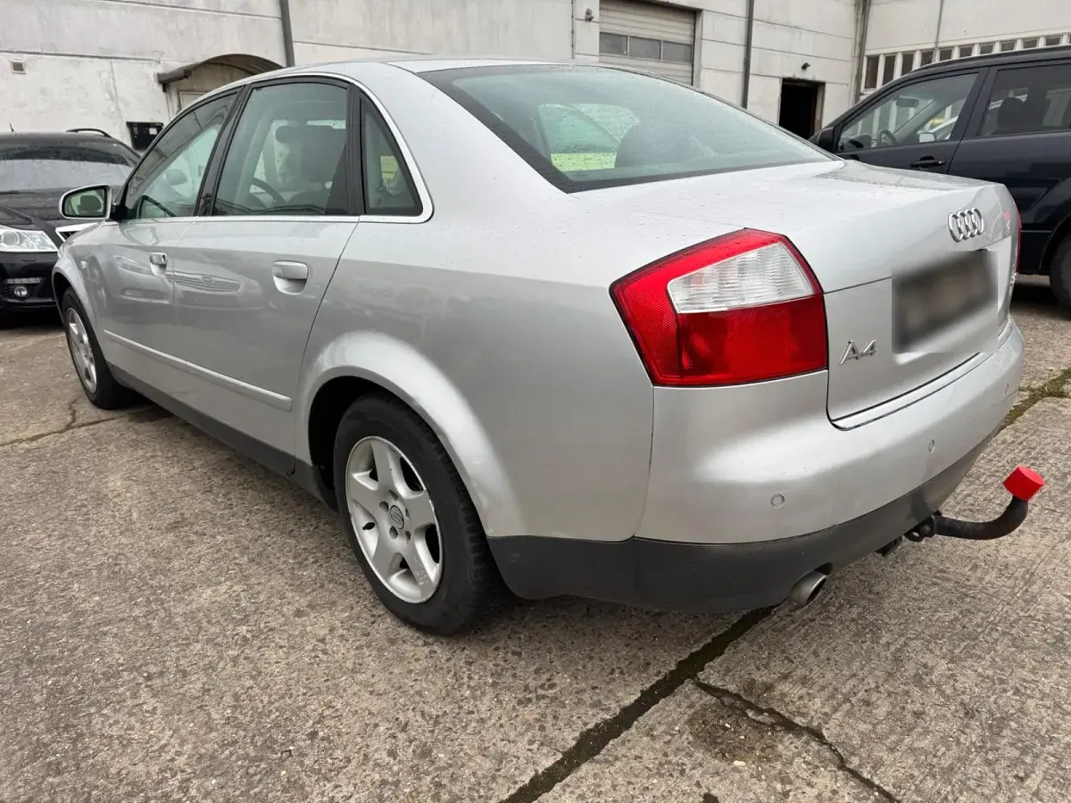 Gebraucht Audi A4 130 PS (95 kW) 2001 Silber Limousine