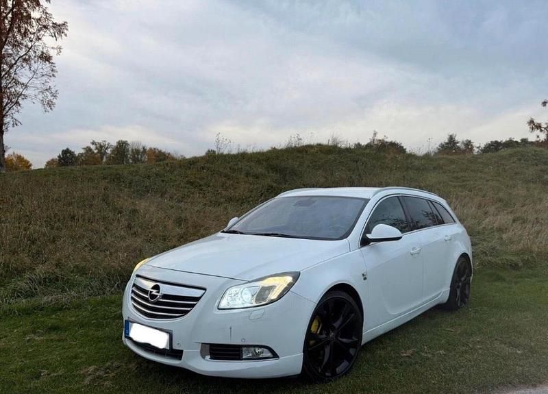 Weiß Gebraucht 2010 Opel Insignia OPC Kombi | 3.500 € (Superpreis) - Bild 1/4