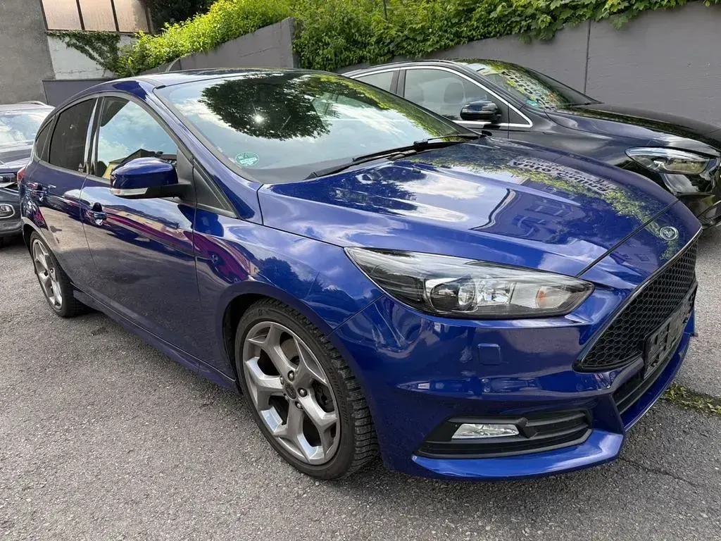 Gebraucht Ford Focus ST 250 PS (183 kW) 2017 Blau Limousine