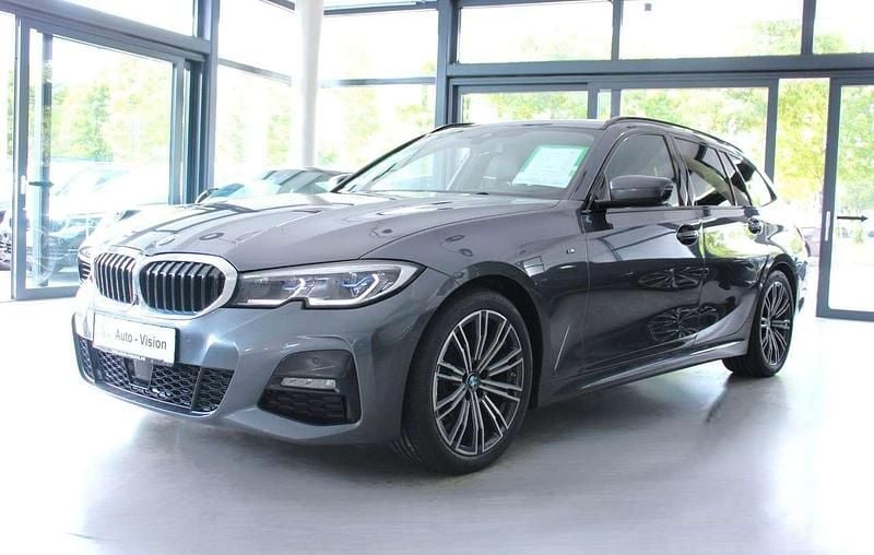 Grau Gebraucht 2021 BMW 320 M Sport Limousine | 25.549 € (Fairer Preis) - Bild 1/3