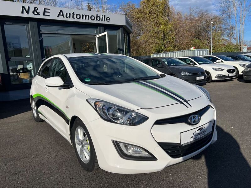 Weiß Gebraucht 2014 Hyundai i30 Edition Limousine | 6.690 € (Fairer Preis) - Bild 1/4