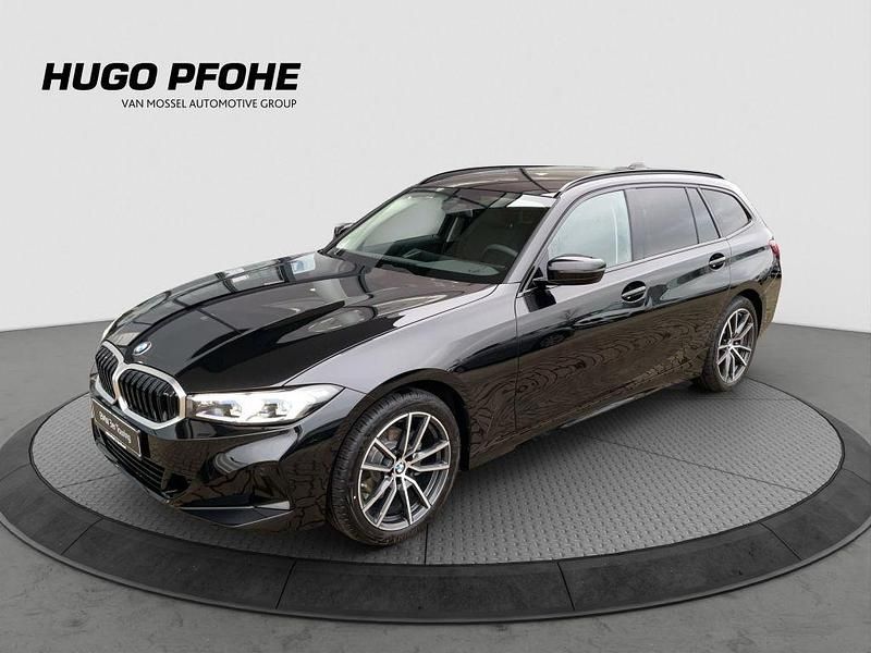 Saphirschwarz metallic Gebraucht 2024 BMW 318 Comfort Edition Kombi | 41.787 € - Bild 1/4