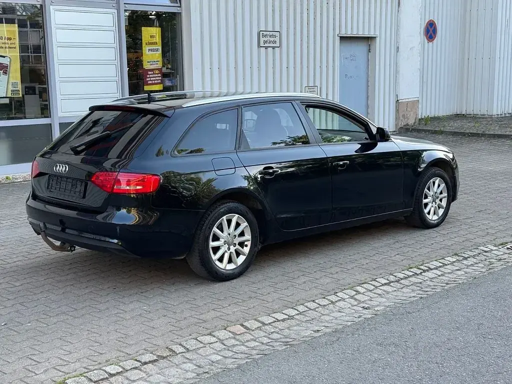 Używany Audi A4 Ambition 143 KM (105 kW) 2013 Czarny Kombi