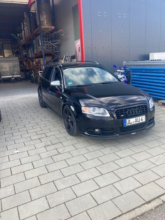 Schwarz Gebraucht 2005 Audi V8 Sport Limousine | 12.998 € - Bild 1/4