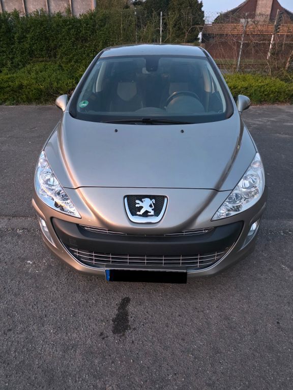 Silber Gebraucht 2010 Peugeot 308 Platinum Kleinwagen | 4.250 € (Fairer Preis) - Bild 1/4