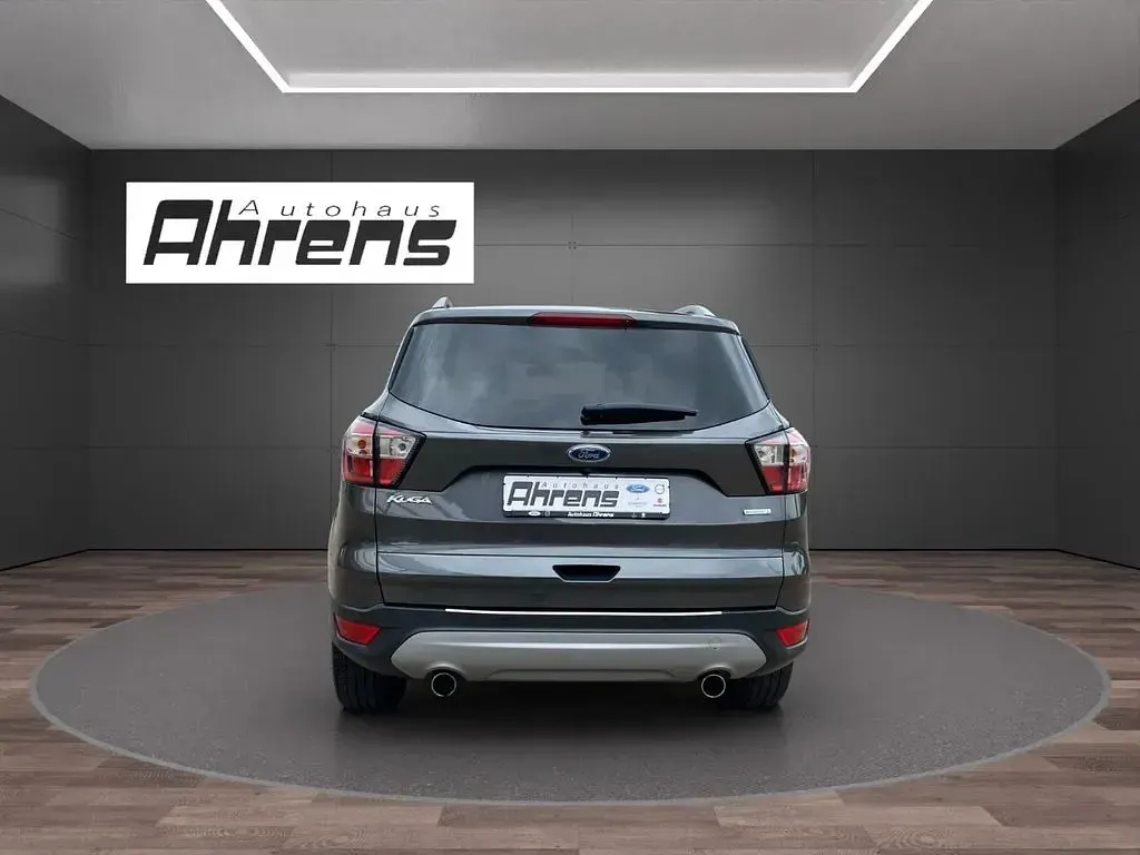 Gebraucht Ford Kuga Titanium 182 PS (133 kW) 2018 Grau SUV