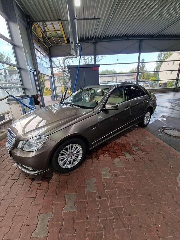 Gebraucht Mercedes E350 Elegance 231 PS (169 kW) 2009 Grau Limousine