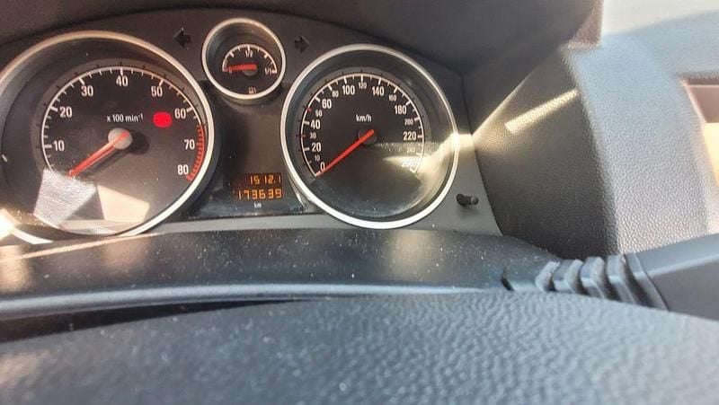 Grau Gebraucht 2004 Opel Astra Limousine | 1.400 € (Guter Preis) - Bild 1/4