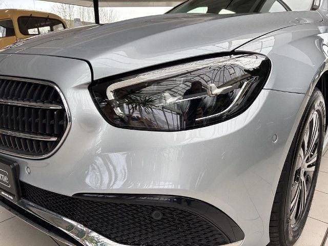 Gebraucht Mercedes E220 Avantgarde 194 PS (142 kW) 2022 Silber Limousine