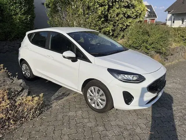 Gebraucht Ford Fiesta Cool & Connect 75 PS (55 kW) 2022 Weiß Kleinwagen