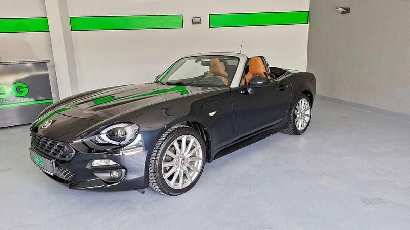 Jet black Gebraucht 2017 Fiat 124 Spider Lusso Cabrio | 16.990 € (Fairer Preis) - Bild 1/4