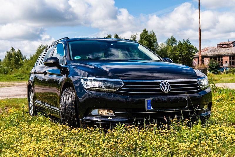 Schwarz Gebraucht 2017 VW Passat Kombi | 9.500 € (Superpreis) - Bild 1/4