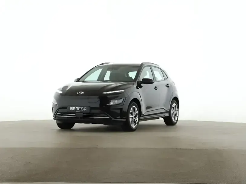 Gebraucht Hyundai Kona Select 100 kW (136 PS) 2023 Schwarz SUV