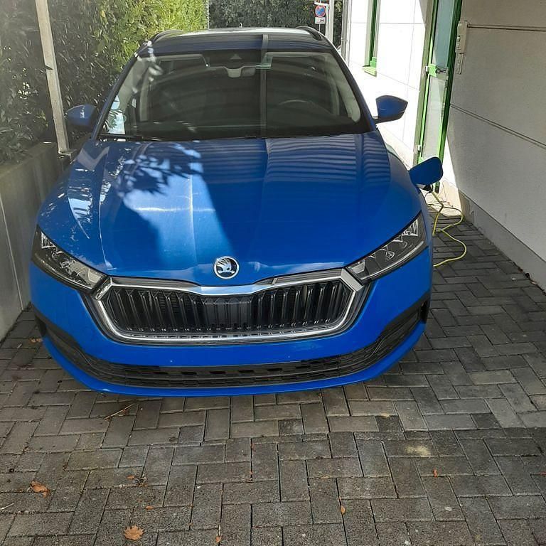 Blau Gebraucht 2023 Skoda Octavia Ambition Kombi | 23.950 € (Superpreis) - Bild 1/4