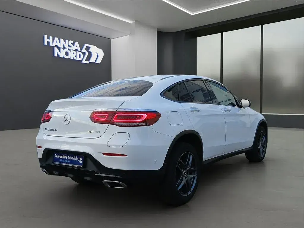 Gebraucht Mercedes GLC300e Night 306 PS (225 kW) 2022 Weiß Coupé