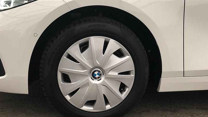 Gebraucht BMW 118 Advantage 140 PS (102 kW) 2023 Alpinweiß uni Kleinwagen