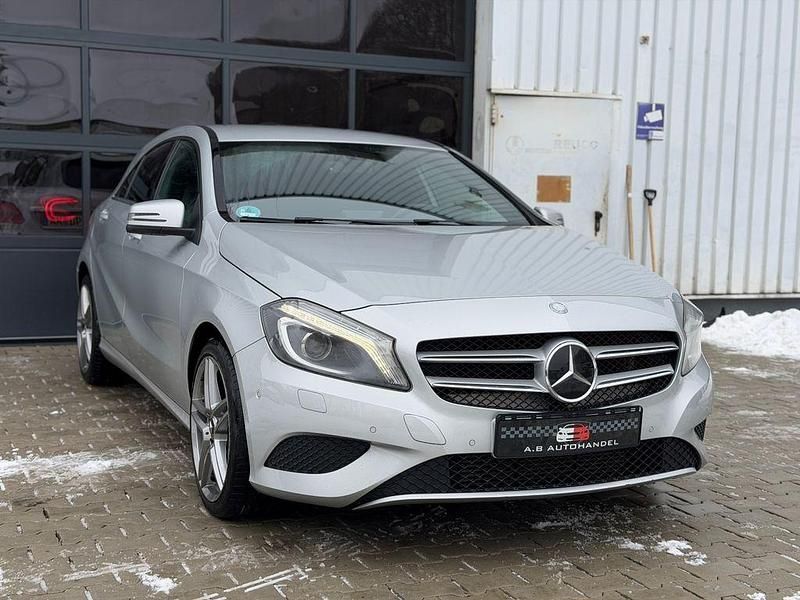 Gebraucht Mercedes A180 122 PS (89 kW) 2013 Silber Limousine