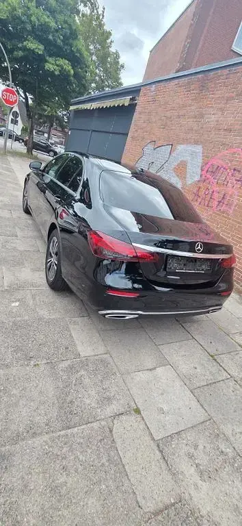 Gebraucht Mercedes E200 150 PS (110 kW) 2023 Schwarz Limousine