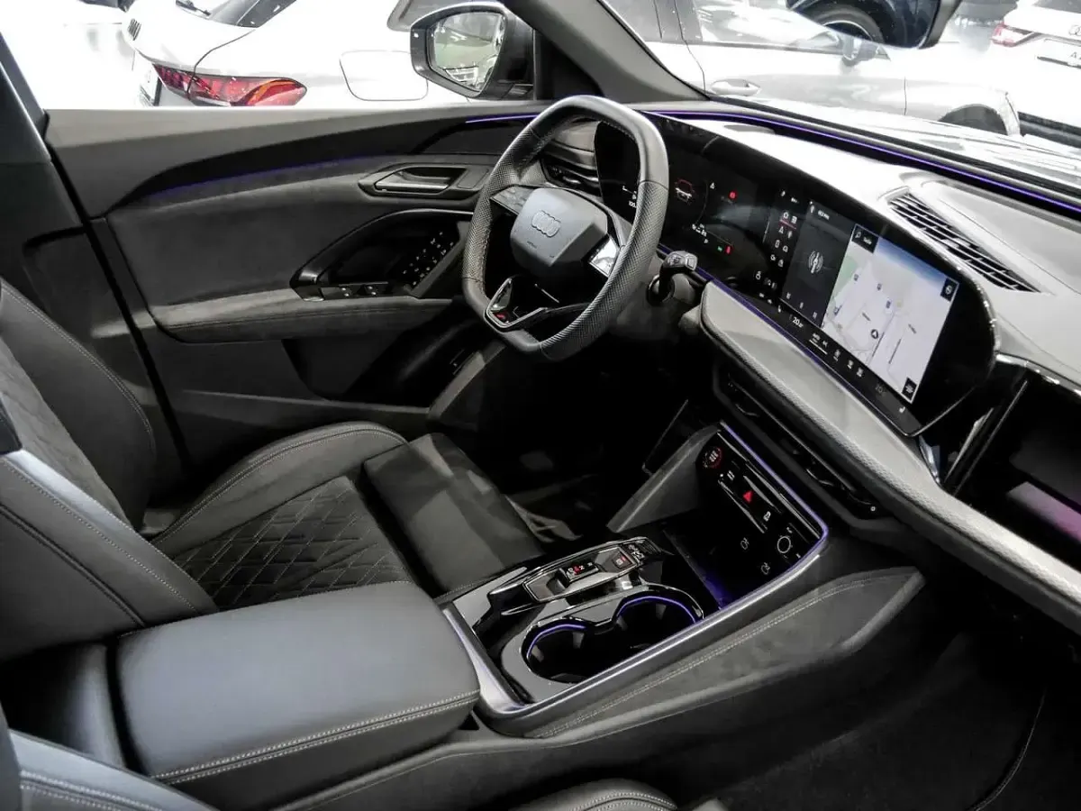 Gebraucht Audi Q5 Sportback Edition .1 204 PS (150 kW) 2025 Daytonagrau perleffekt SUV