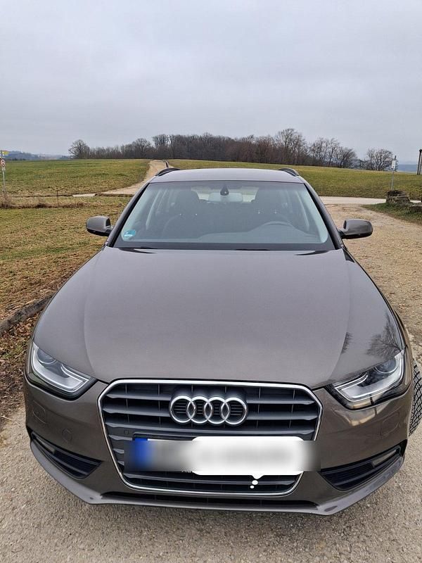 Grau Gebraucht 2015 Audi A4 Kombi | 15.800 € (Etwas zu teuer) - Bild 1/4