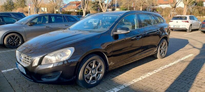 Schwarz Gebraucht 2011 Volvo V60 Kombi | 4.700 € (Etwas zu teuer) - Bild 1/4