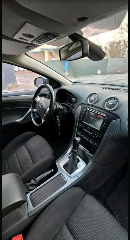 Gebraucht Ford Mondeo 140 PS (102 kW) 2013 Grau Kombi