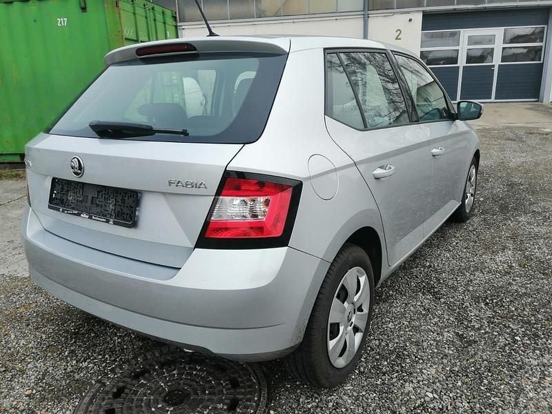 Gebraucht Skoda Fabia Ambition 90 PS (66 kW) 2015 Silber Kleinwagen