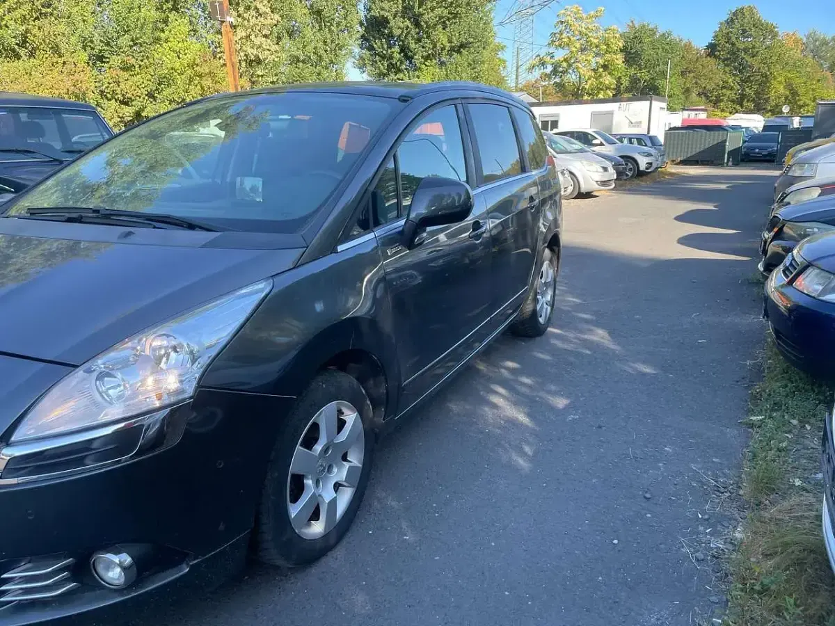 Gebraucht Peugeot 5008 Family 156 PS (114 kW) 2012 Grau Van / Kleinbus