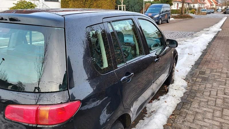 Usado Mazda 2 80 HP (58 kW) 2005 Preto Citadino