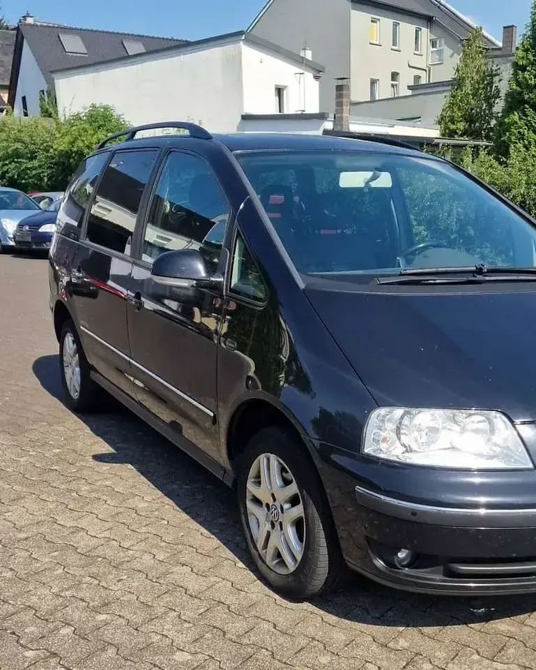 Gebraucht VW Sharan Trendline 140 PS (102 kW) 2008 Deep black perleffekt Van / Kleinbus