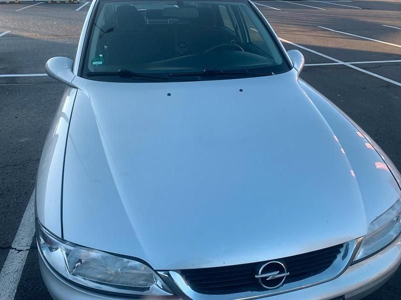 Silber Gebraucht 2001 Opel Vectra Limousine | 1.490 € (Fairer Preis) - Bild 1/4