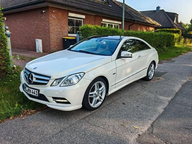 Weiß Gebraucht 2012 Mercedes E350 AMG Coupé | 12.800 € (Fairer Preis) - Bild 1/4