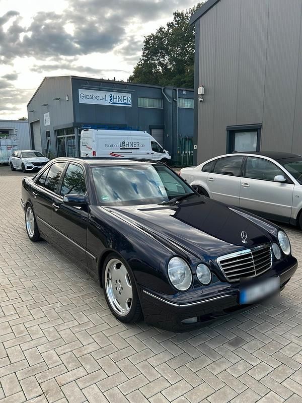 Gebraucht Mercedes E270 170 PS (125 kW) 2001 Violet Limousine