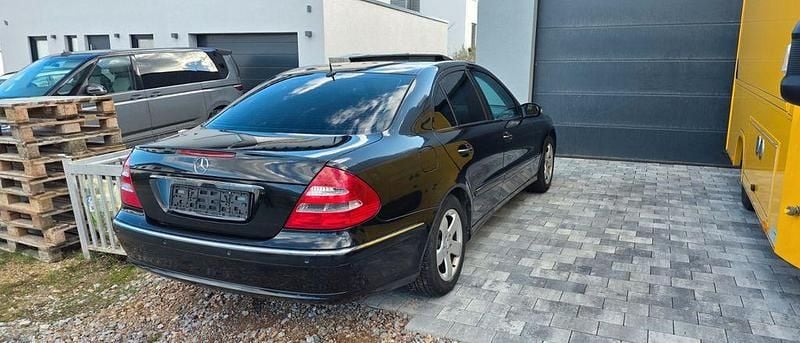 Gebraucht Mercedes E320 Avantgarde 204 PS (150 kW) 2004 Schwarz Limousine
