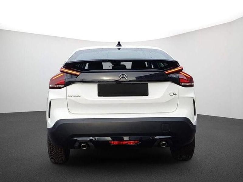 Second-hand Citroën C4 Feel 131 CP (96 kW) 2023 Alb SUV