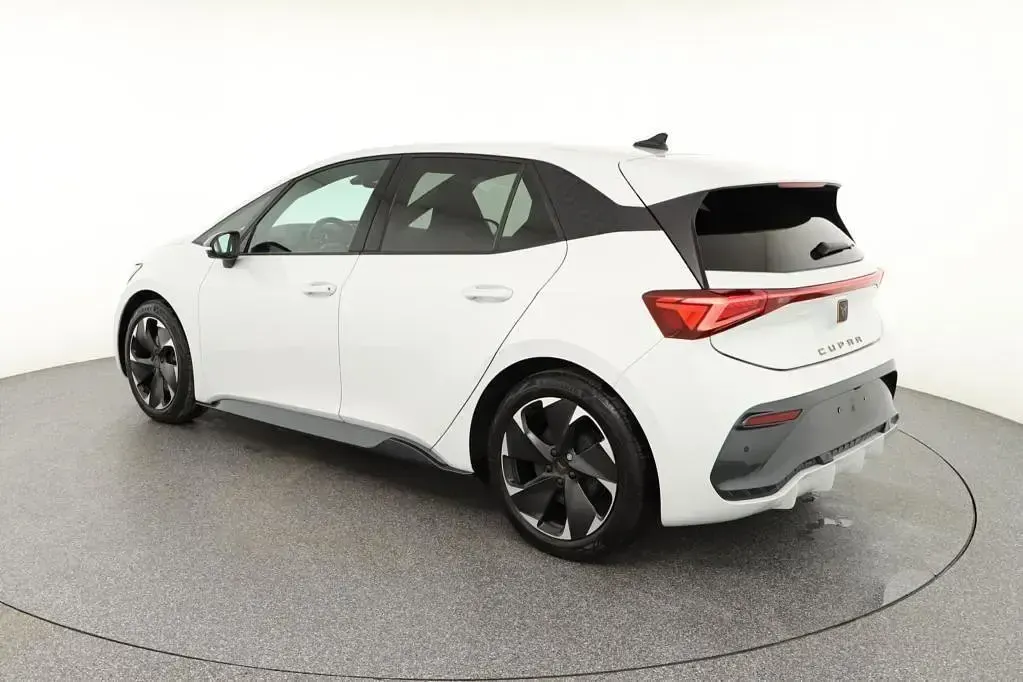 Usata Cupra Born e-Boost 169 kW (231 CV) 2023 Bianco Utilitaria