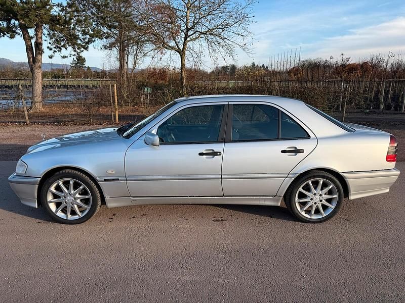 Gebraucht Mercedes C200 136 PS (100 kW) 2000 Silber Limousine