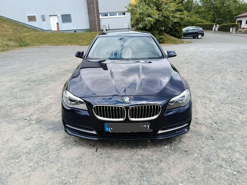 Blau Gebraucht 2013 BMW 520 Kombi | 6.400 € - Bild 1/4