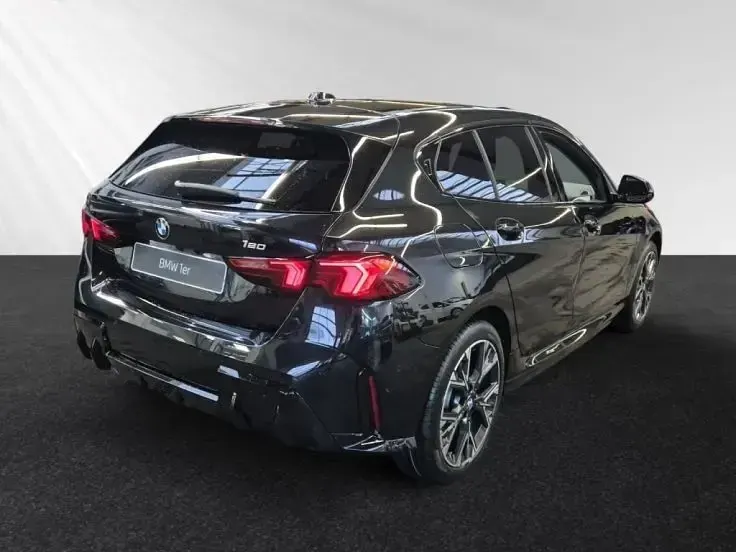 Gebraucht BMW 120 M Sport 170 PS (125 kW) 2026 Saphirschwarz metallic Kleinwagen