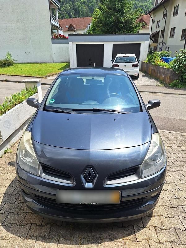 Gebraucht Renault Clio II 75 PS (55 kW) 2006 Silber Kleinwagen