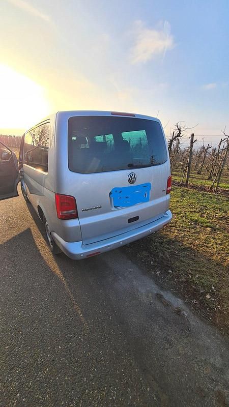 Gebraucht VW Multivan 102 PS (75 kW) 2011 Silber Van