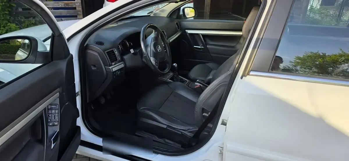 Gebraucht Opel Vectra 155 PS (114 kW) 2009 Weiß Limousine