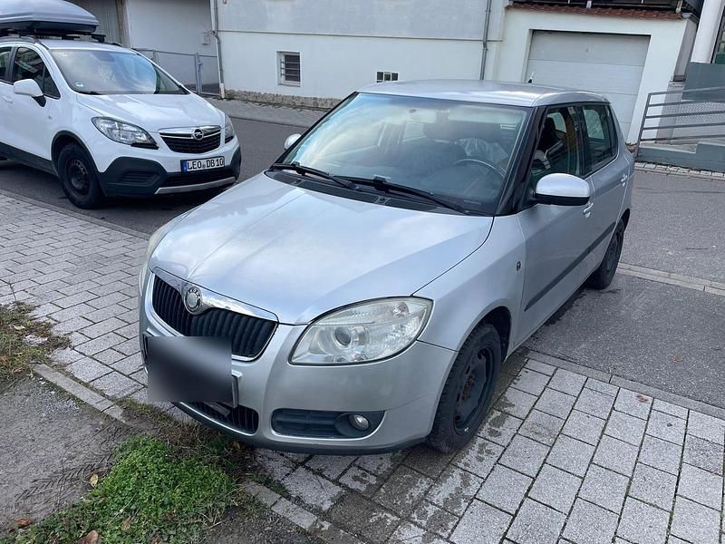 Silber Gebraucht 2007 Skoda Fabia Limousine | 1.350 € (Fairer Preis) - Bild 1/4
