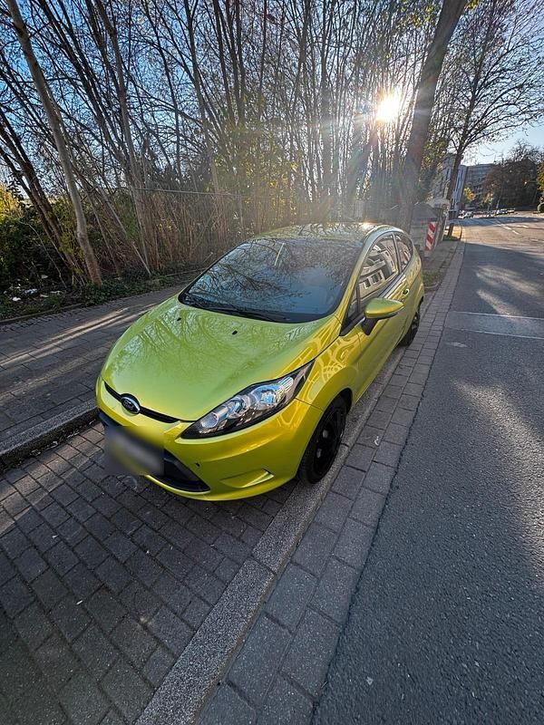 Gebraucht Ford Fiesta 82 PS (60 kW) 2011 Grün Kleinwagen