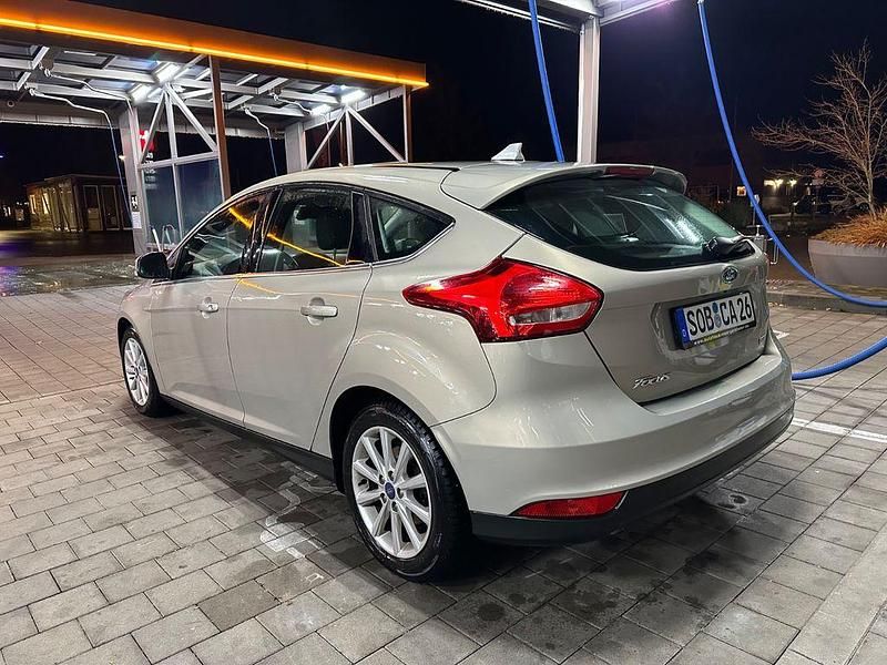 Gebraucht Ford Focus Titanium 125 PS (91 kW) 2015 Beige Limousine