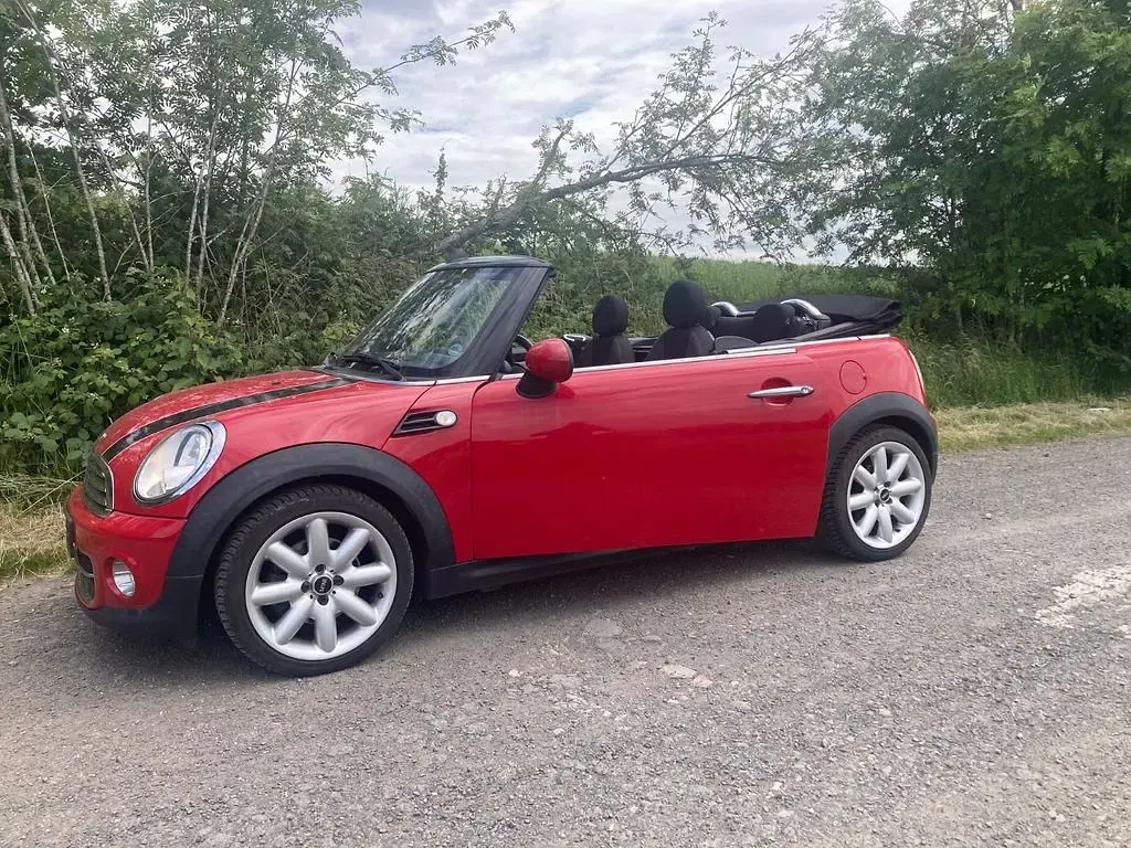 Gebraucht Mini Cooper Cabriolet 122 PS (89 kW) 2013 Rot Cabrio