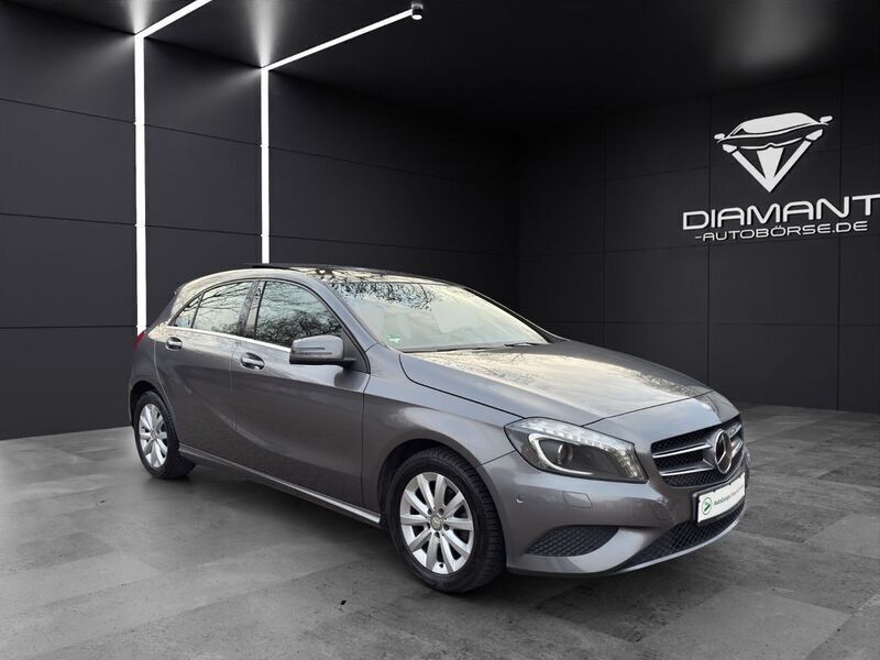 Grau Gebraucht 2014 Mercedes A180 Limousine | 13.999 € (Guter Preis) - Bild 1/4